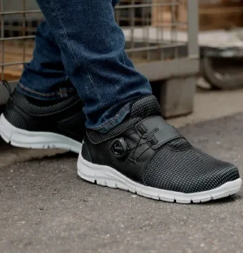 Work shoes without steel toe: when yes and when no?
