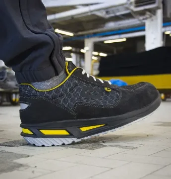 Safety shoes S1P: Shoes that protect you from impact and puncture