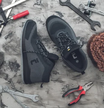 We are looking for the best work footwear in class S1. With a price up to 50 €!
