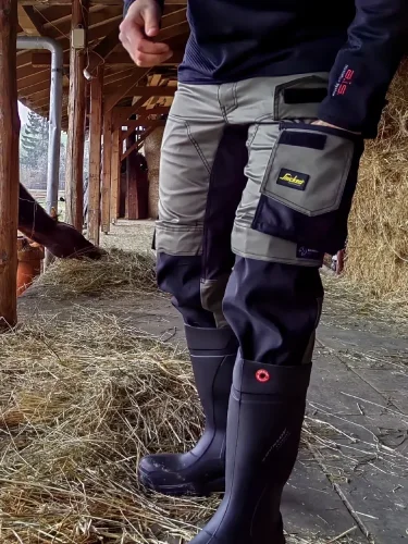 Snickers outfit - to the horses along with Dunlop boots