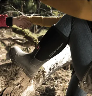 Gumáky Dunlop: Aký je rozdiel medzi strihom Classic Fit a Sneaker Fit?