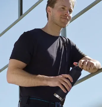 Arbeits-T-Shirts: Kategorien, Materialien, Marken und wie man das beste wählt. Aktualisiert 2025