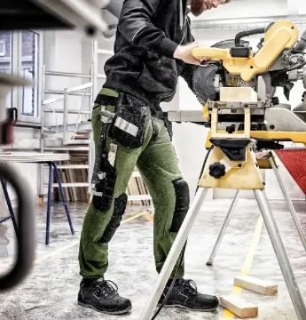 Jak mít v práci co největší komfort? Oblékněte si pracovní tepláky!